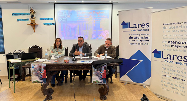 Lares Extremadura celebra 30 años de compromiso con las personas mayores en un acto institucional en Coria-Cáceres