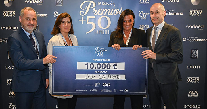 (de izquierda a derecha): Fernando Lallana, director de los Premios +50 Emprende, Beatriz Sánchez, directora general de la Fundación máshumano, Ana Cabezas, fundadora de SOY Calidad, y Javier Blanco, director general de la Fundación Endesa.