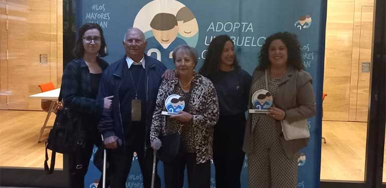 Amavir recibe dos galardones en la gala anual de Adopta un Abuelo