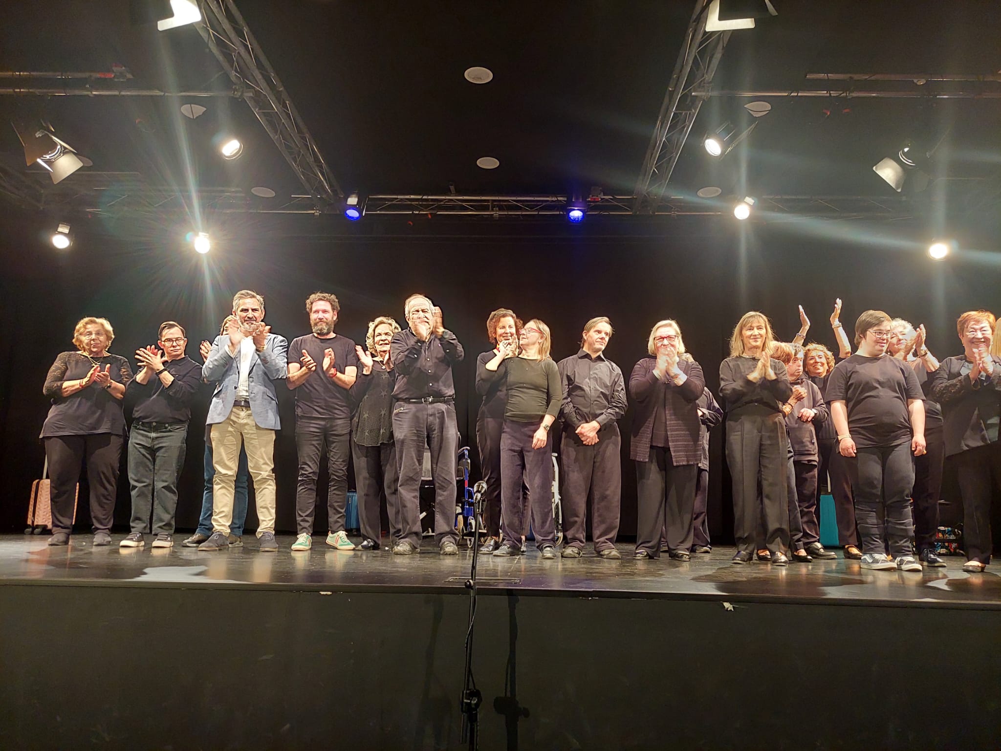 Los mayores de Down Madrid y La Vaguada se suben juntos al escenario en el X Certamen de Teatro Mayores a Escena del Ayuntamiento de Madrid