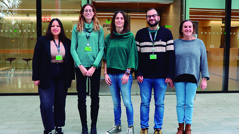 La contaminación del tráfico se relaciona con cambios cerebrales asociados al Alzheimer, especialmente en mujeres
