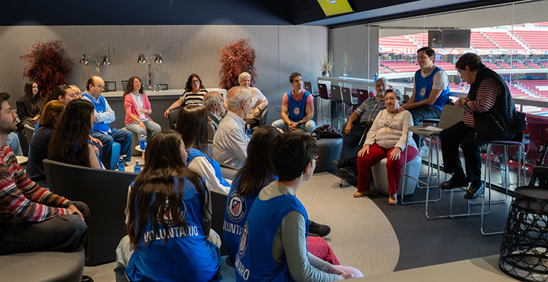 InPost, Atlético de Madrid y Amigos de los Mayores promueven un encuentro intergeneracional a través del deporte