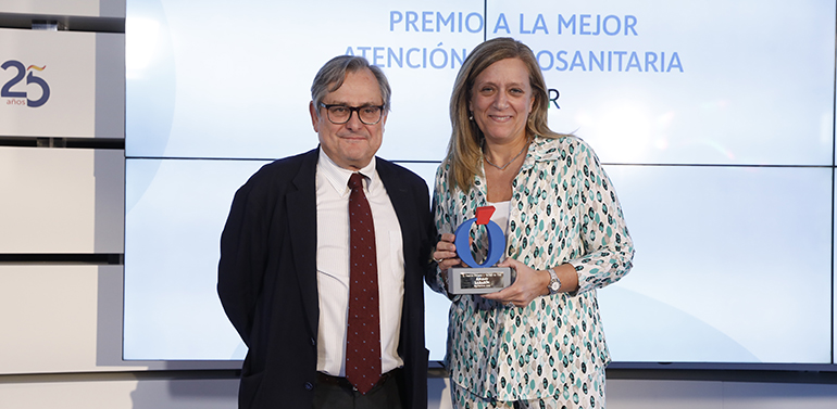 Lourdes Rivera premio a AMAVIR