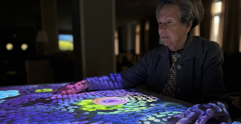 Savia impulsa la innovación en residencias con Tovertafel para mejorar el bienestar en personas con demencia