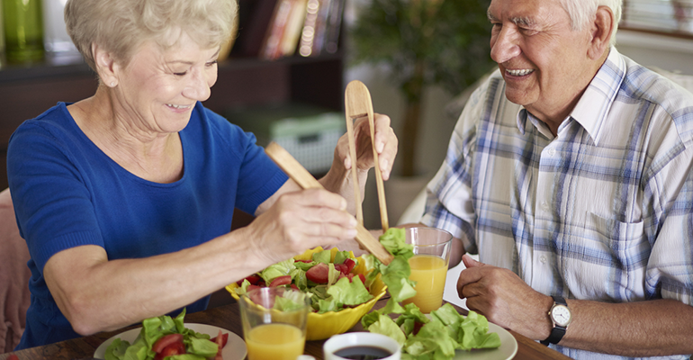 Comer bien en la vejez: la clave para prevenir la sarcopenia y mantener fuerza e independencia