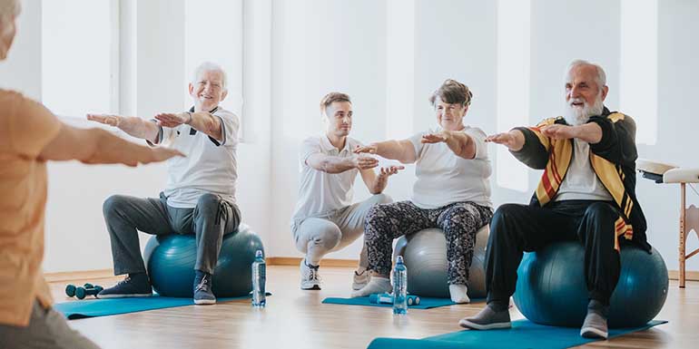 Un estudio demuestra que 3 horas semanales de ejercicio mejoran la calidad de vida de los mayores en residencias