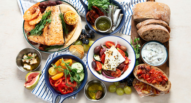 El ejercicio físico y una alimentación basada en la dieta mediterránea ayudan a prevenir la fragilidad en personas mayores