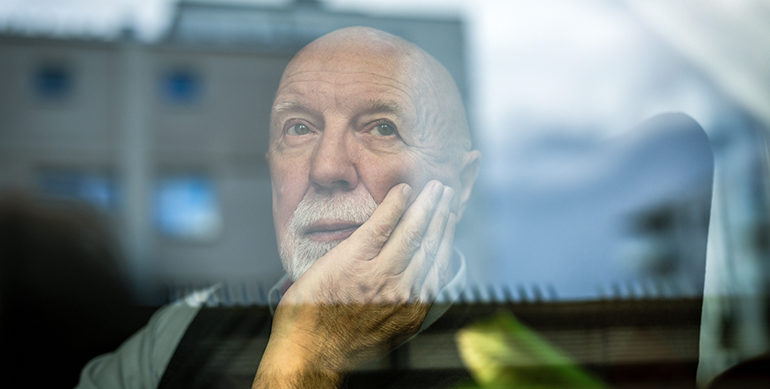 La soledad no deseada se dispara en España y muestra un fuerte patrón generacional y territorial