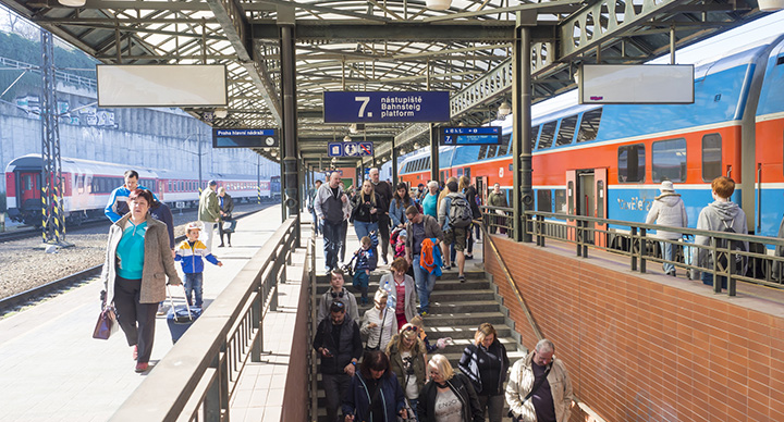 Adif y la PMP colaboran en la mejora de la accesibilidad de infraestructuras ferroviarias para las personas mayores