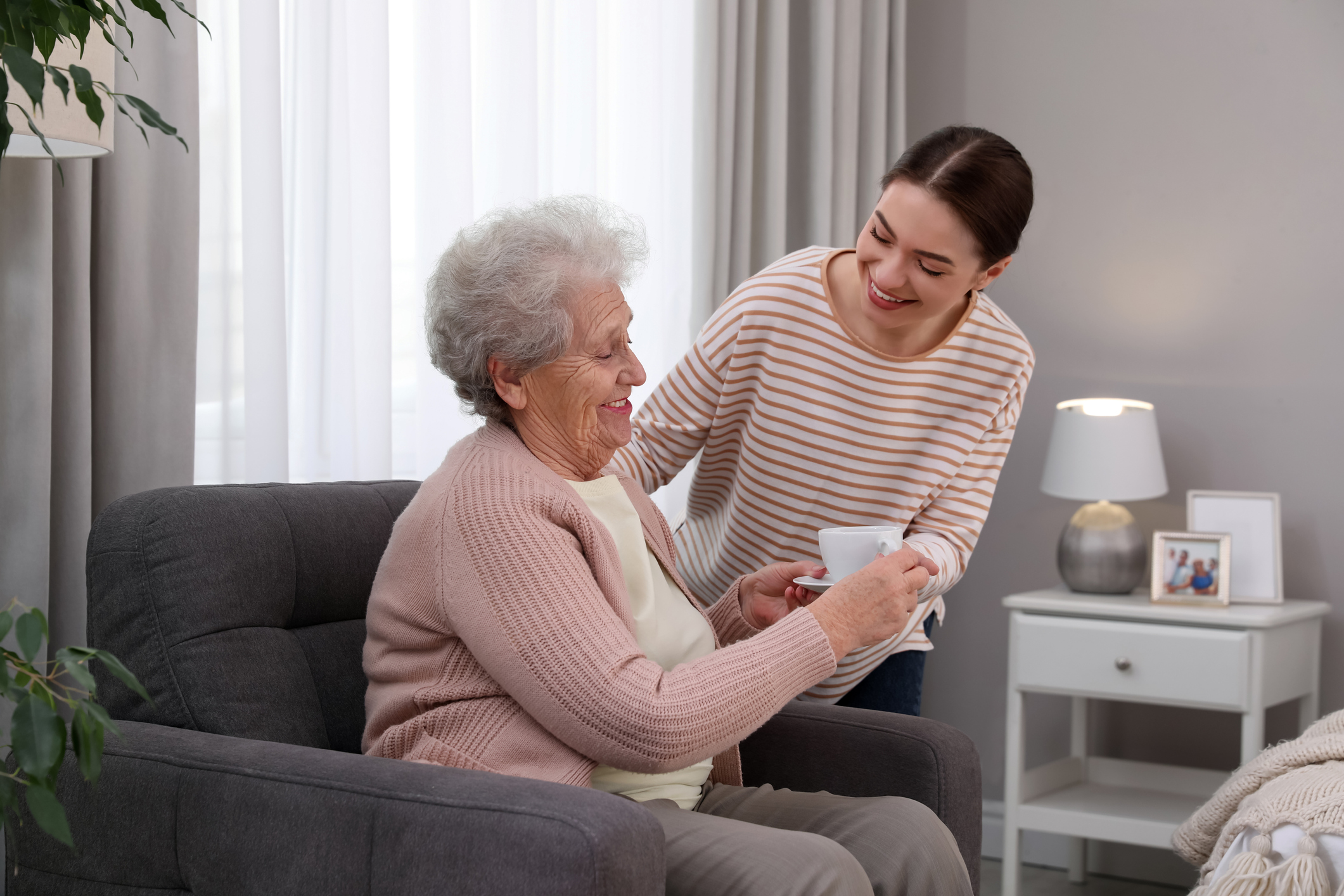 Comunidad de Madrid creará un nuevo servicio de atención a las familias en las residencias de mayores