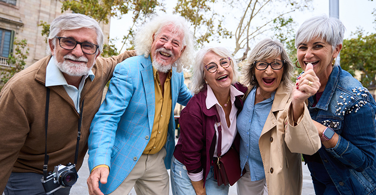 Más de la mitad de los mayores de 55 años busca ampliar su vida social, aunque 5,8 millones no encuentran cómo hacerlo