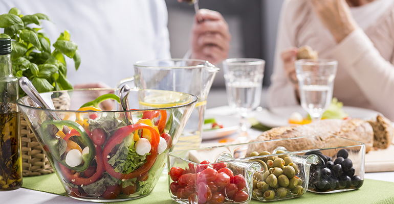 Claves para cuidar la masa muscular en mayores con una alimentación adecuada y equilibrada