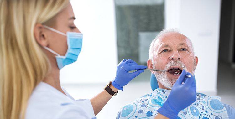 La periodontitis es una de las patologías más frecuentes en personas de edad avanzada