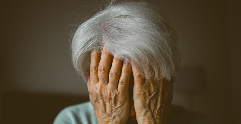 Hombres mayores alzan la voz: una campaña inédita les insta a frenar la violencia de género