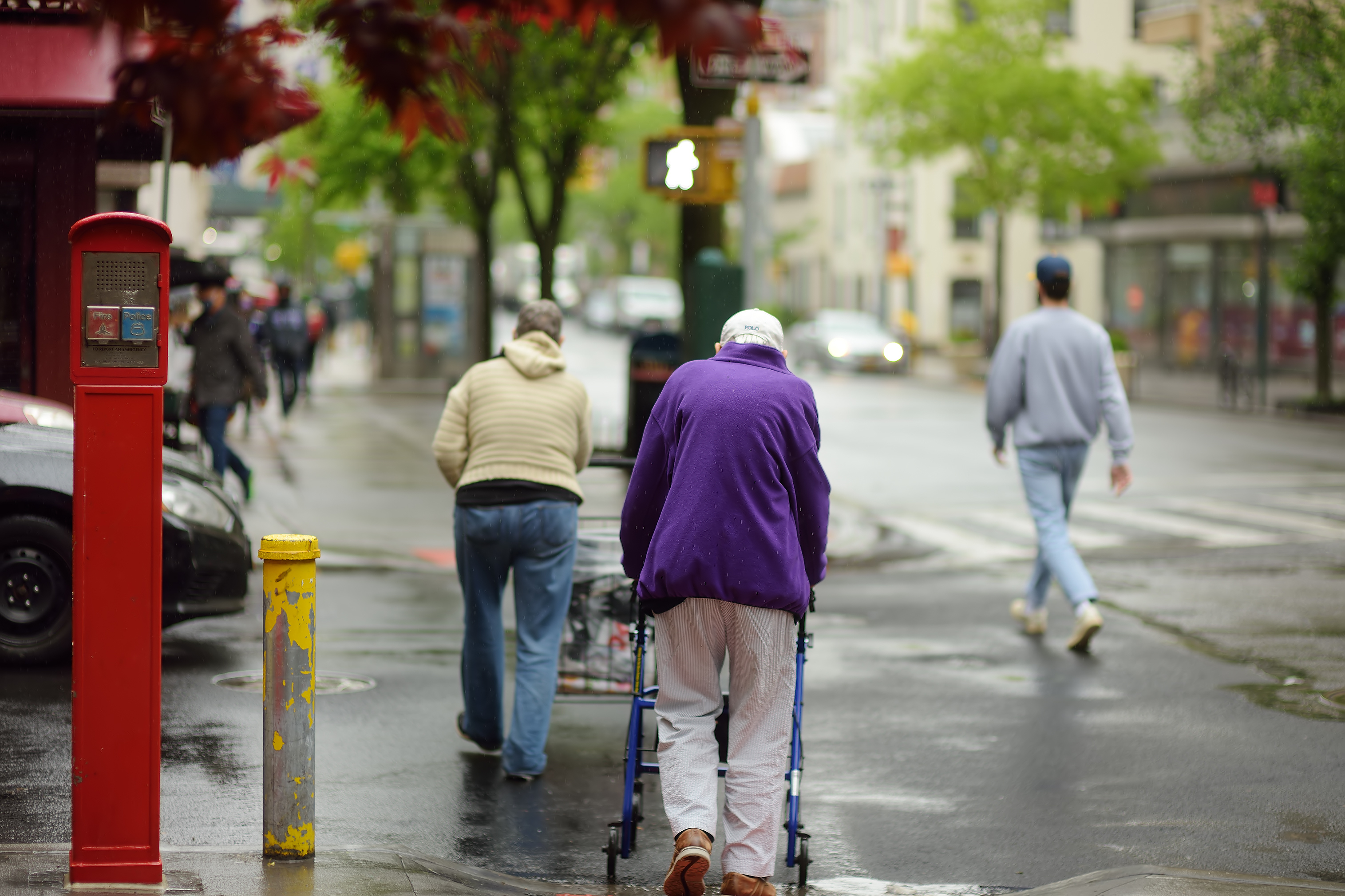 La soledad en mayores de 70 años afecta tres veces más a las mujeres que a los hombres 