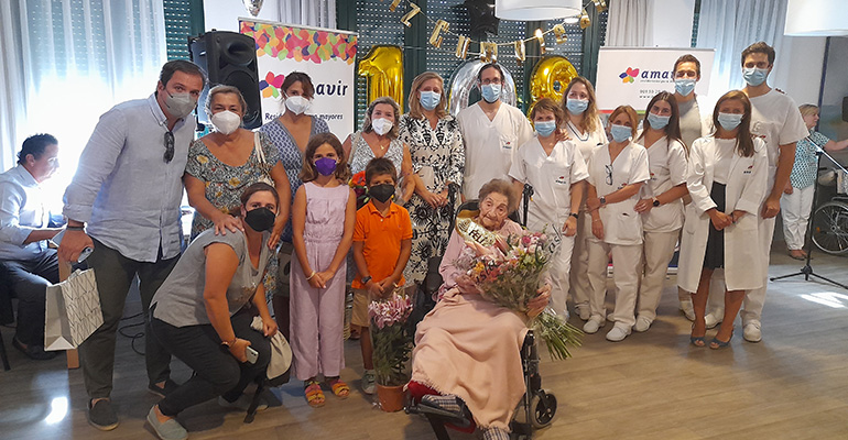 Celebración por todo lo alto del 108 cumpleaños de Gabriela, la residente más longeva de Amavir