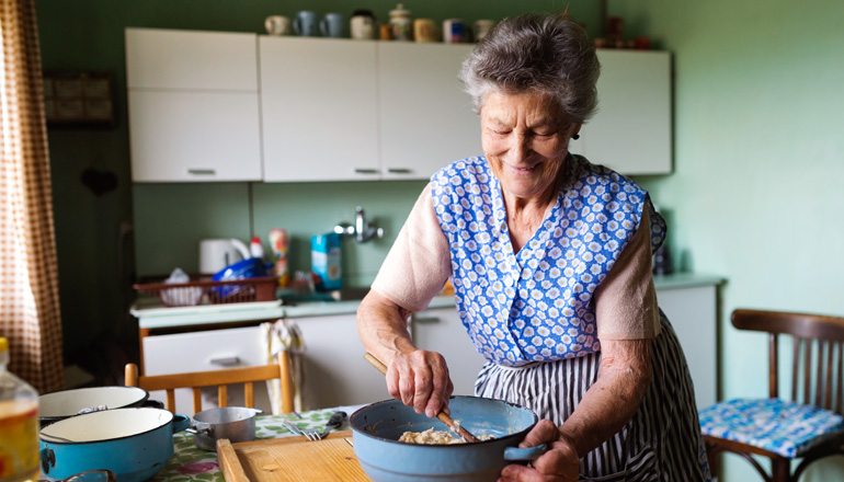 El 60% de quiénes venden su vivienda en nuda propiedad son mujeres mayores de 75 años